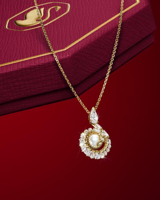 上Swarovski Snake系列绽放闪耀魅力AG真人app施华洛世奇算什么档次？新年已至快戴(图3)
