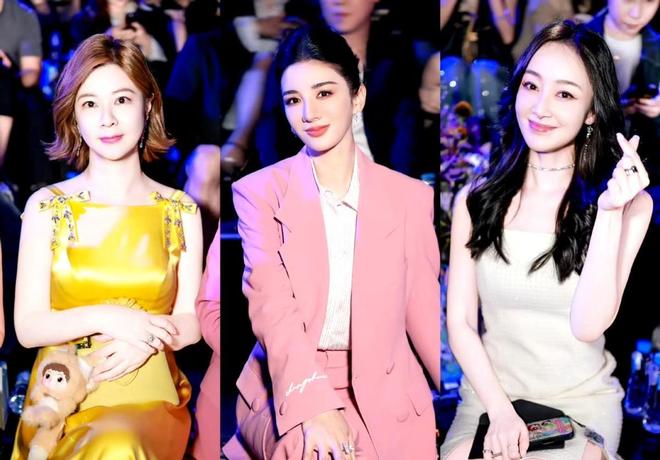文卓女儿走秀亮相告诉你啥叫惊鸿一瞥AG真人app撞脸年轻版黄圣依！赵(图22)