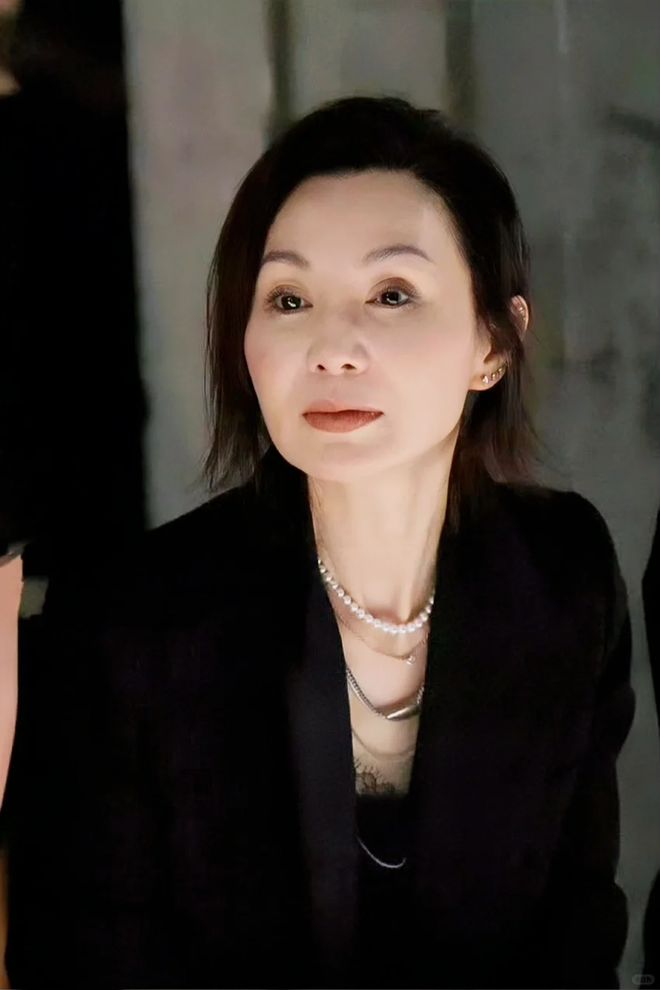妮带火的珍珠单品照着搭好看又气质AG真人平台app被张曼玉、倪(图5)