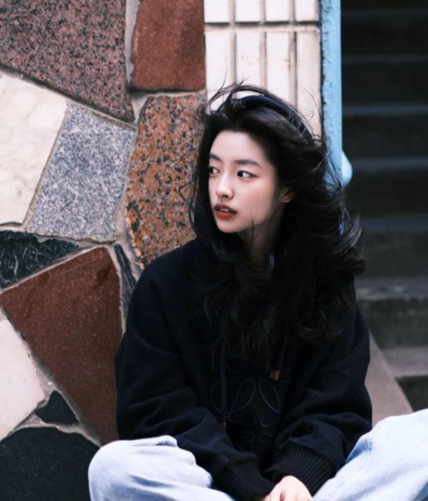 巧让你的穿搭高级又和谐！AG真人平台用颜色呼应技