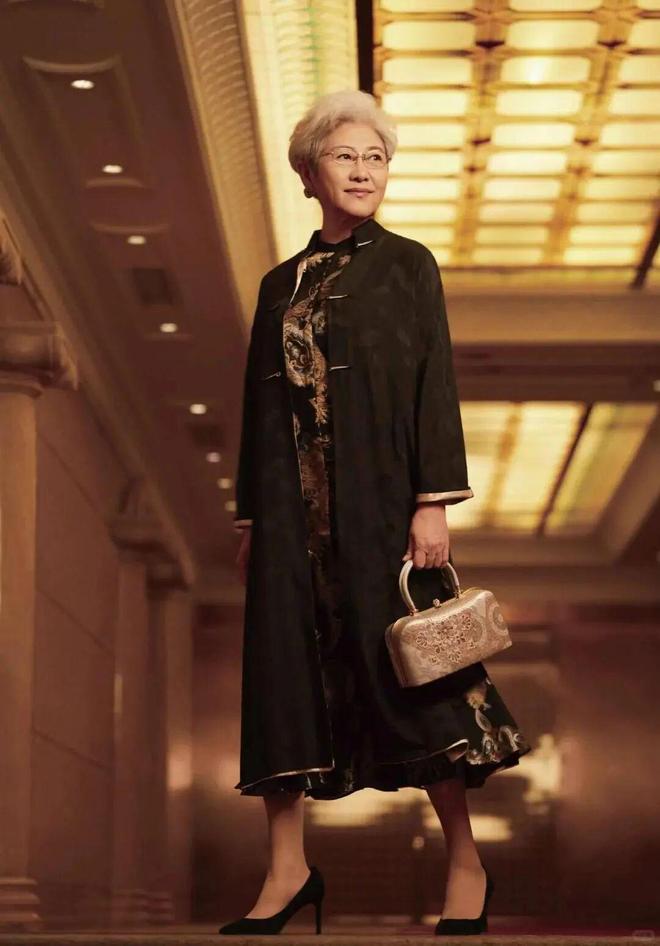 ”穿衣不松垮、首饰不戴金72岁也优雅AG真人app傅莹不愧是“最美外交官(图3)