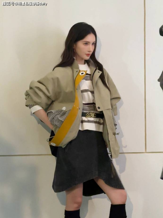 巅峰！4套秋冬穿搭色系温柔减龄又高级！AG真人国际厅金晨增肥成功后回到颜值(图4)