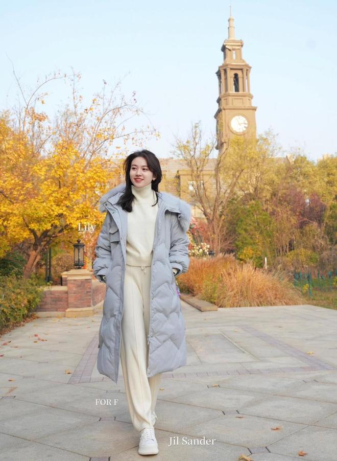 服+小白裤”适合40+女生显瘦又高级AG真人中国今年冬天突然流行起“羽绒(图5)